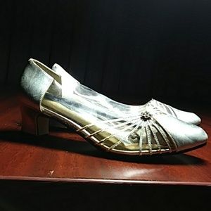 Annies soze 11 heels of class not so good shape